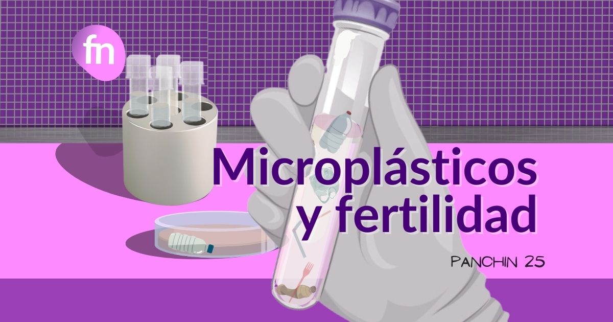 Microplásticos y fertilidad Embriólogo sosteniendo un tubo con líquido folicular donde flotan restos de botellas, pajitas y cubiertos plásticos como metáfora del impacto de los microplásticos en la fertilidad.