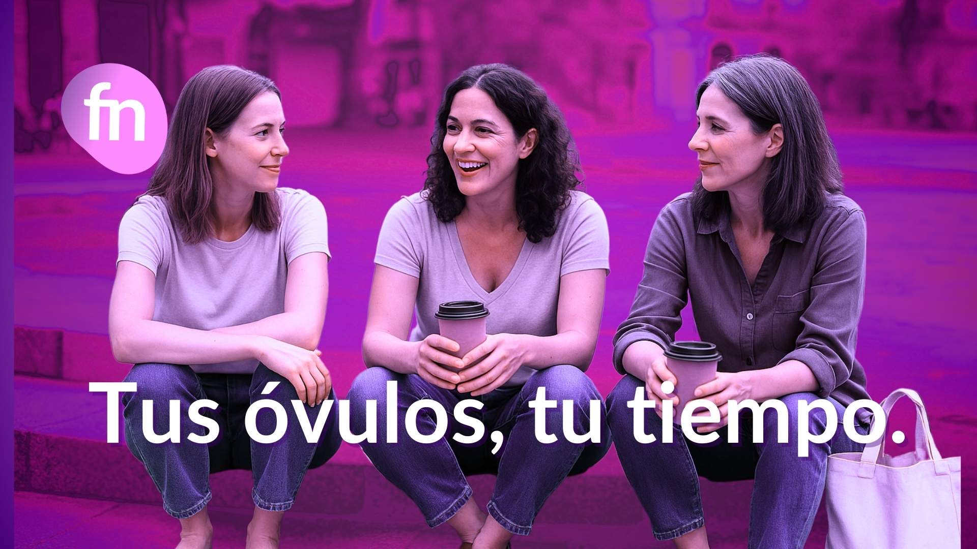 Tres mujeres de distintas edades sentadas juntas, transmitiendo confianza en la preservación de la fertilidad.